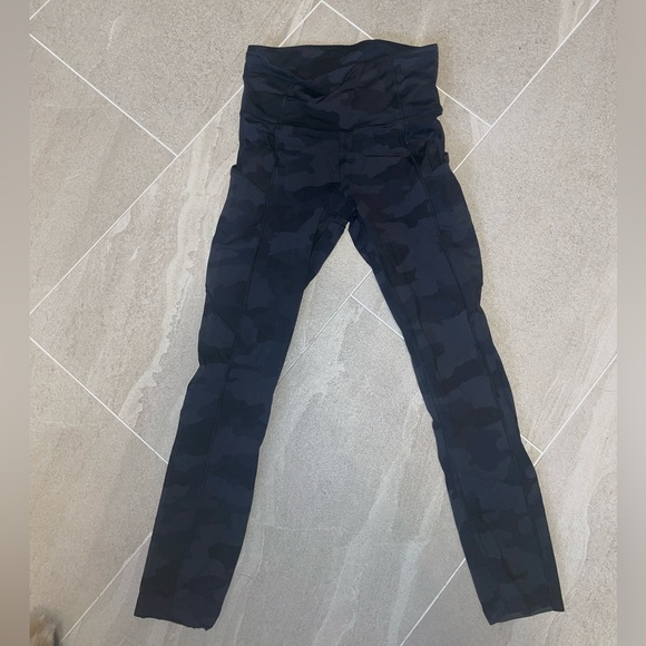 Lululemon fast and free 23” H3DC - Picture 2 of 4